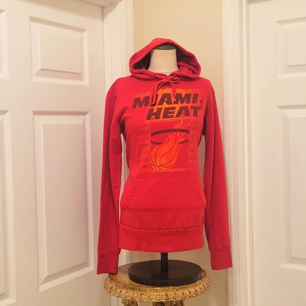 Miami Heat pullover hoodie red jacket size M